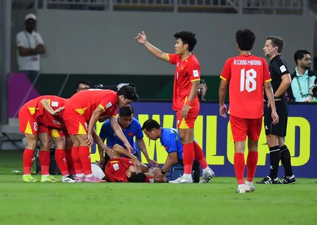 Dịch Vụ Hỗ Trợ Khách Hàng 24/7 của FCB8 Xổ Số, với nhân viên tư vấn nhiệt tình.